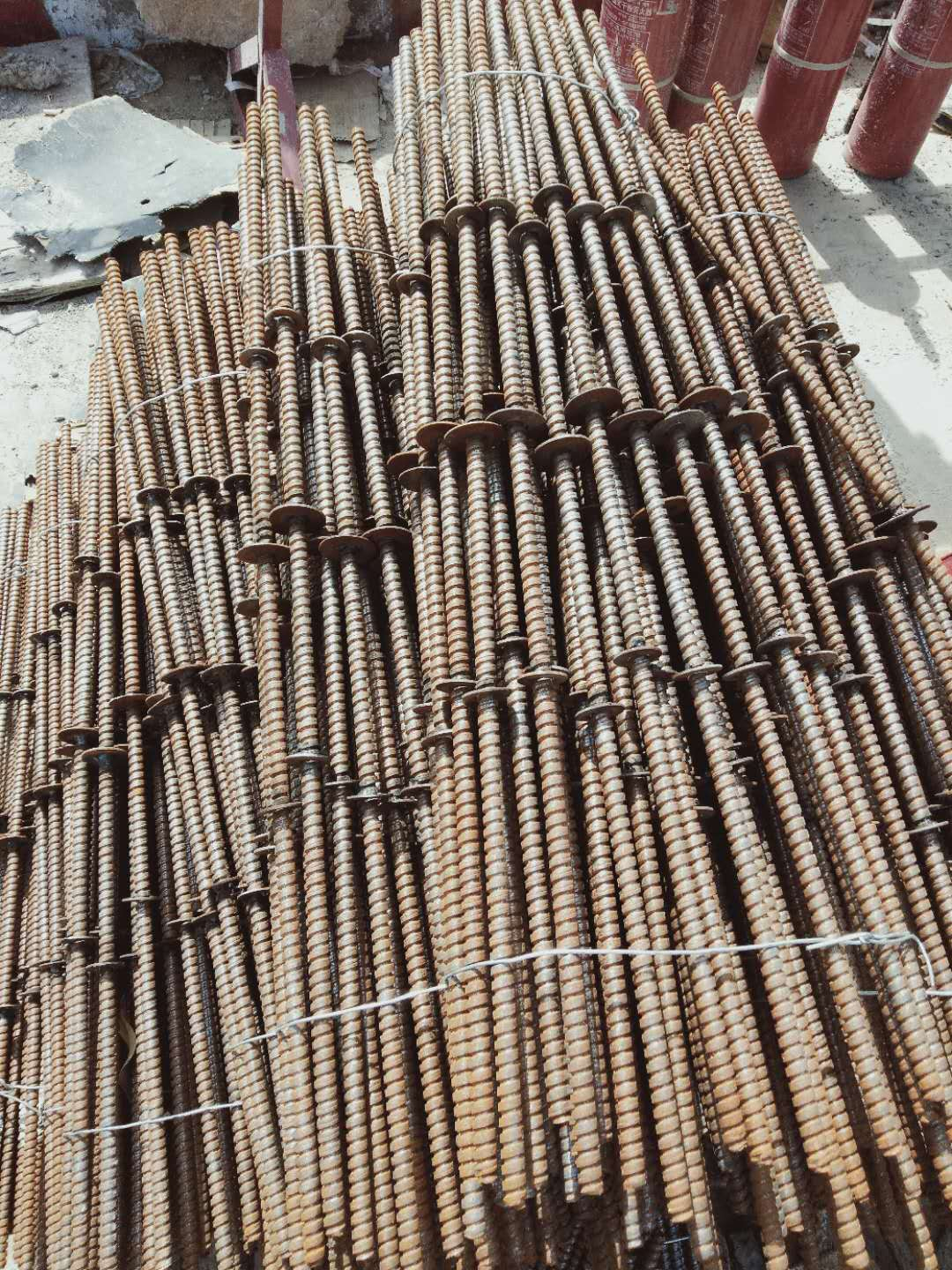 通絲焊片螺桿(圖1) 通絲焊片螺桿(圖1)